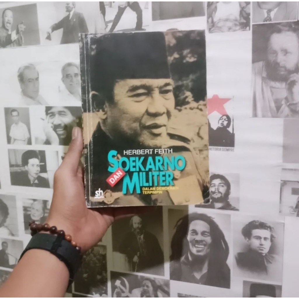 Herbert Feith Soekarno dan Militer dalam Demokrasi Terpimpin | The Decline of Constitutional Democra