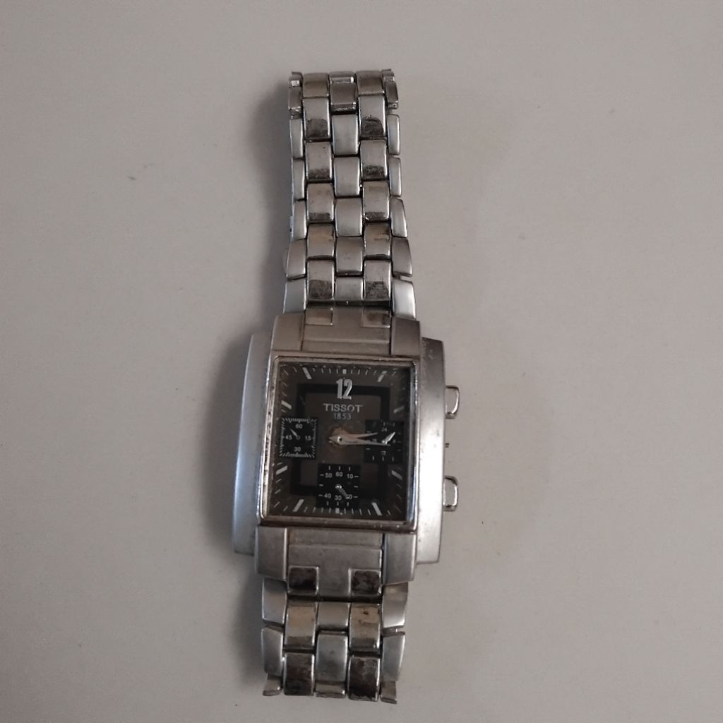 T i s s o tJam tangan -Trend Quadrato off