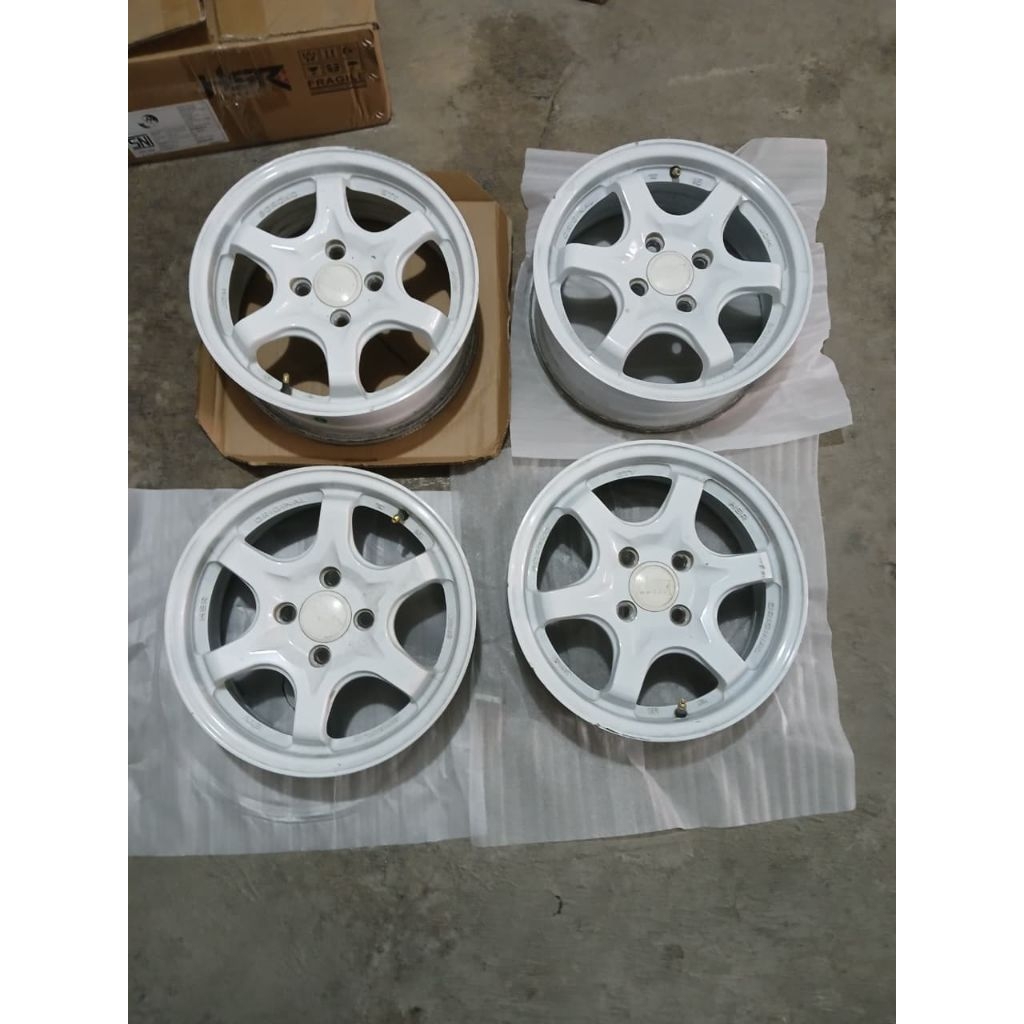 VELG MOBIL BEKAS RING 14 VELG HSR STY R14 LEBAR 5,5 ET35 PCD 4X100.