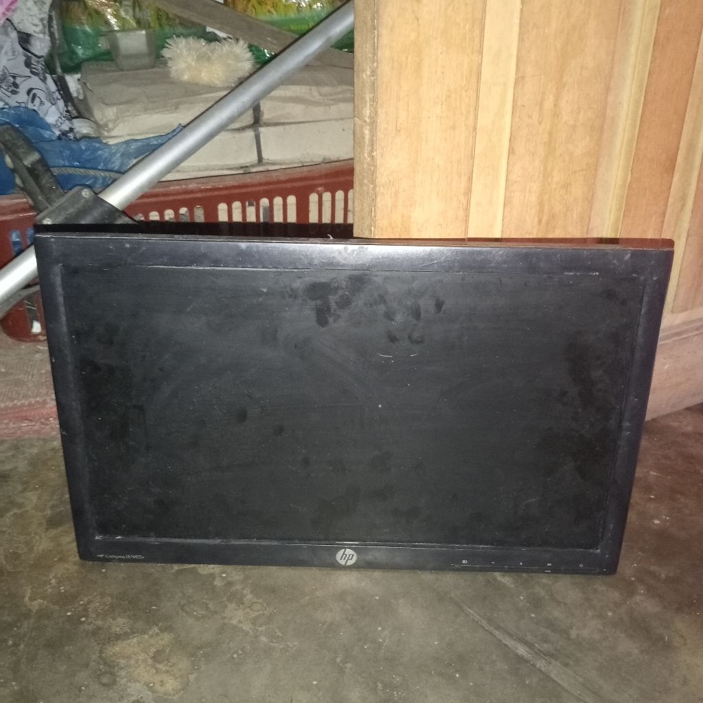 monitor RUSAK bahan servis