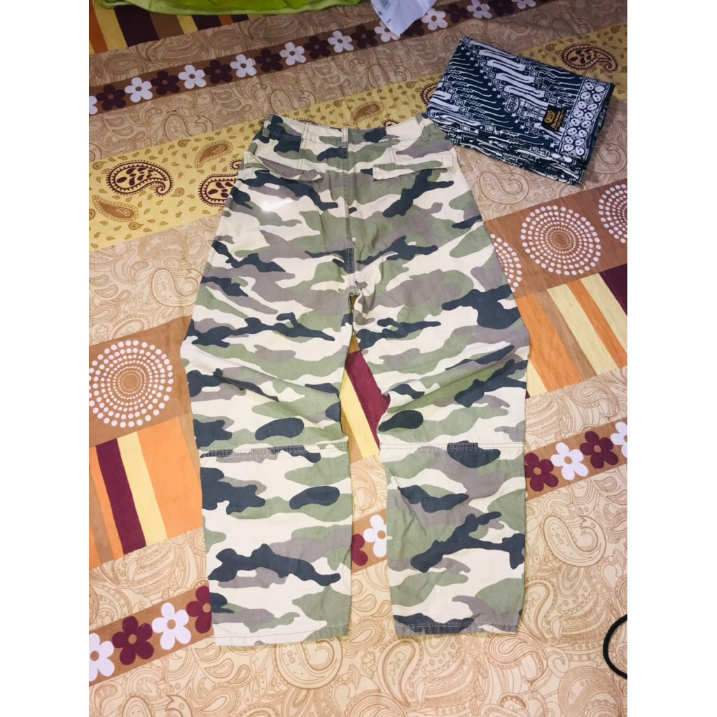 preloved celana loreng  hnm second