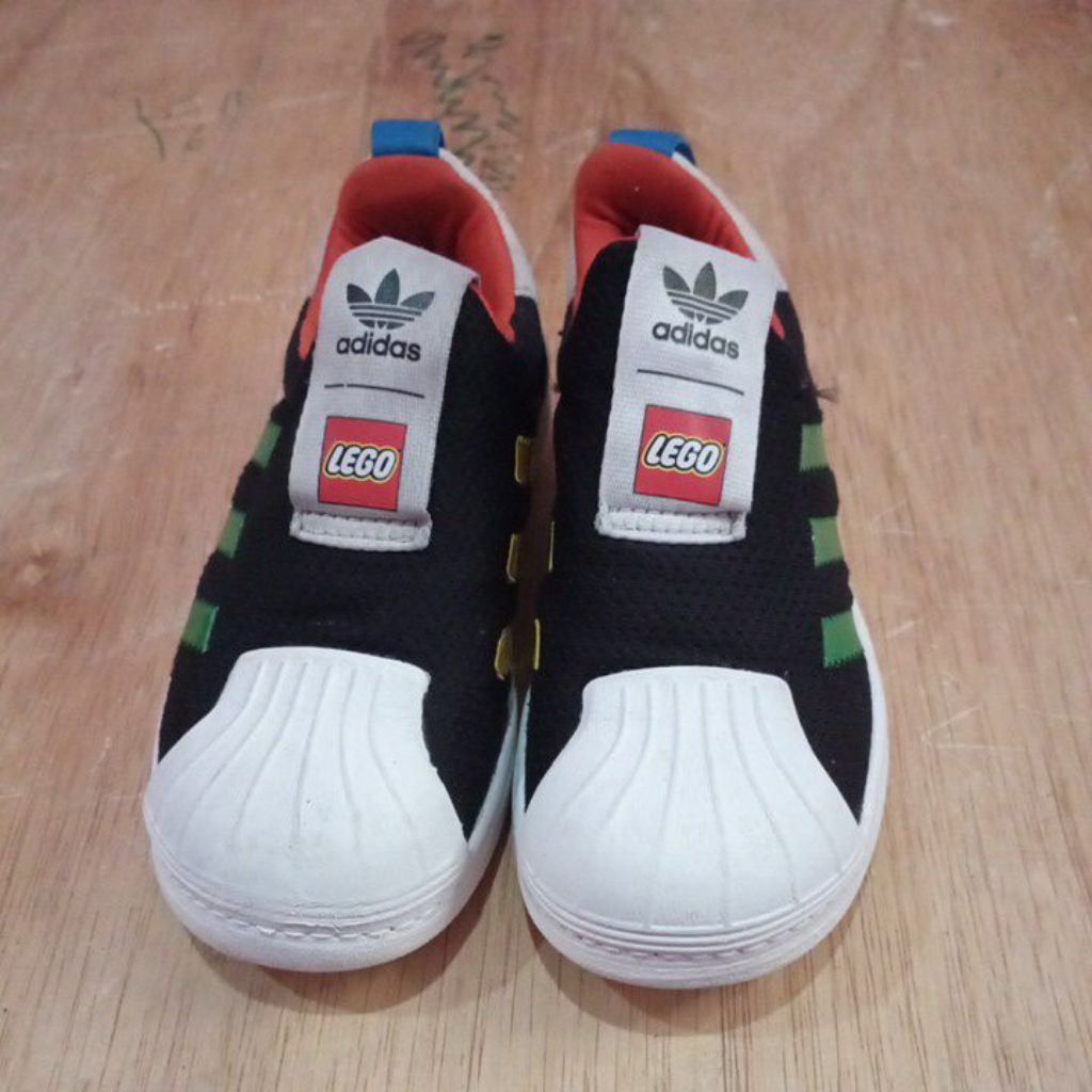 Sepatu anak brand Adidas Lego