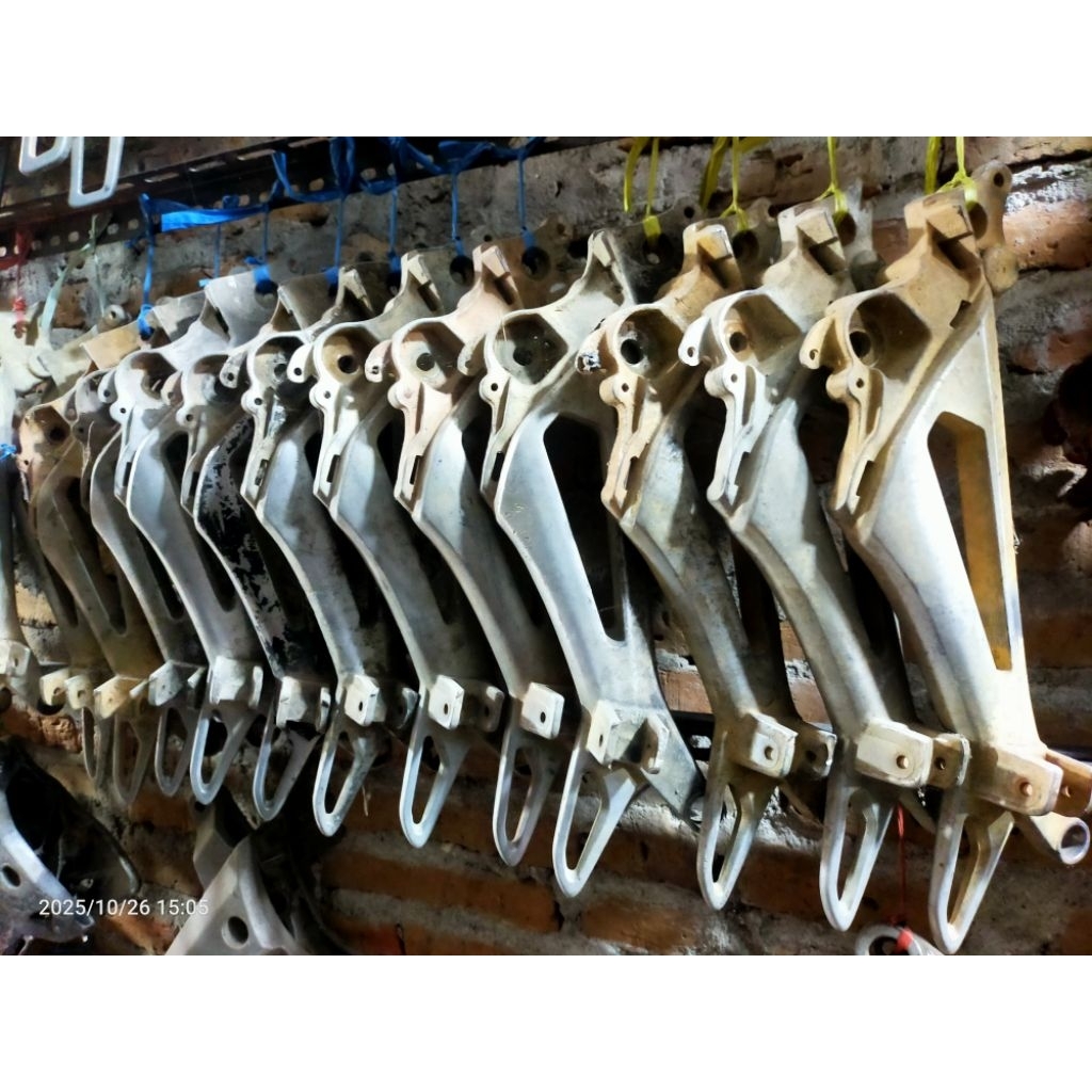 bostep pijakan kaki belakang supra x125 batman original