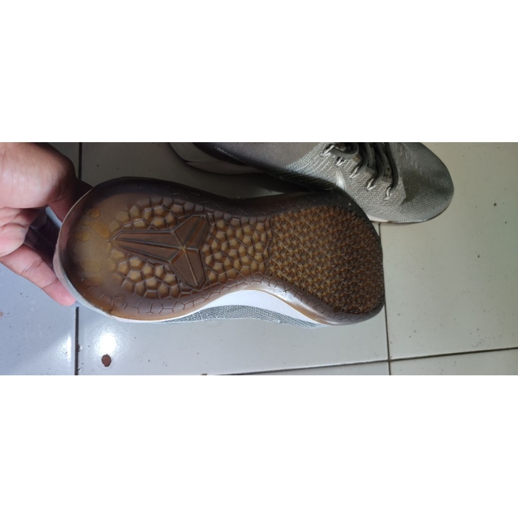 sepatu basket kobe second