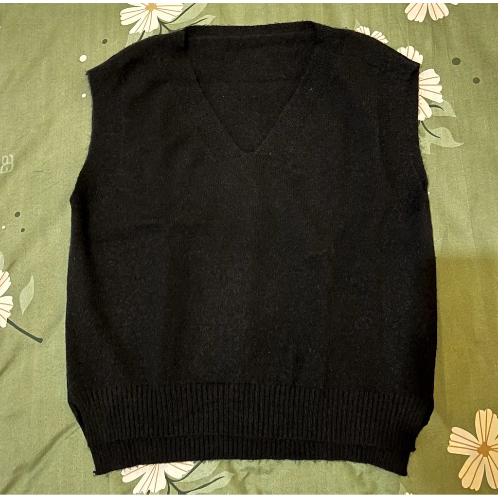 Preloved vest hitam