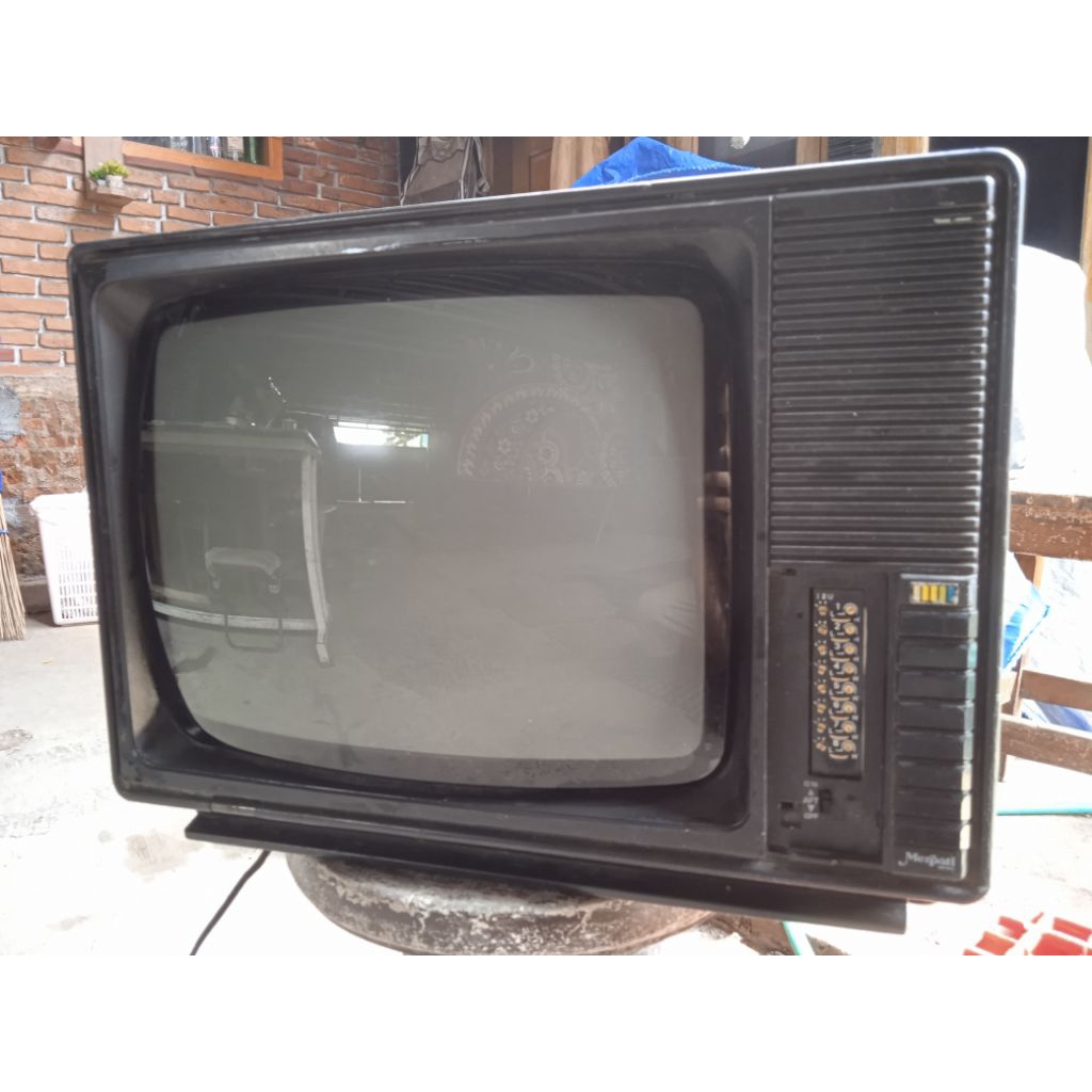 Tv jadul klasik 1970an Sanyo Merpati