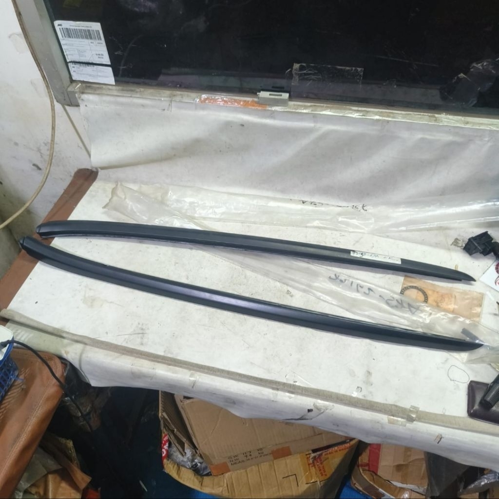 List lis kaca depan honda stream kanan kiri original