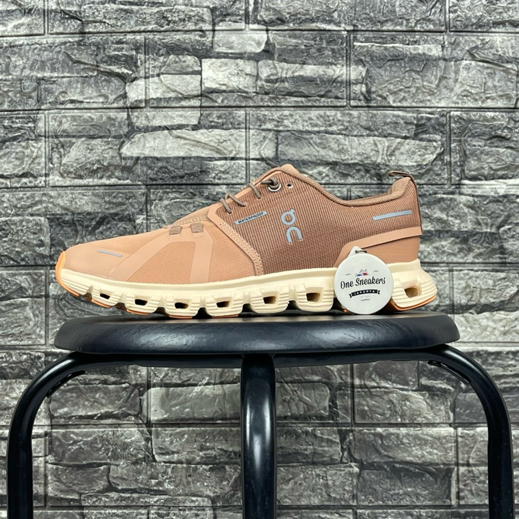 ON RUNNING CLOUD 6 WATERPROOF SANSTONE