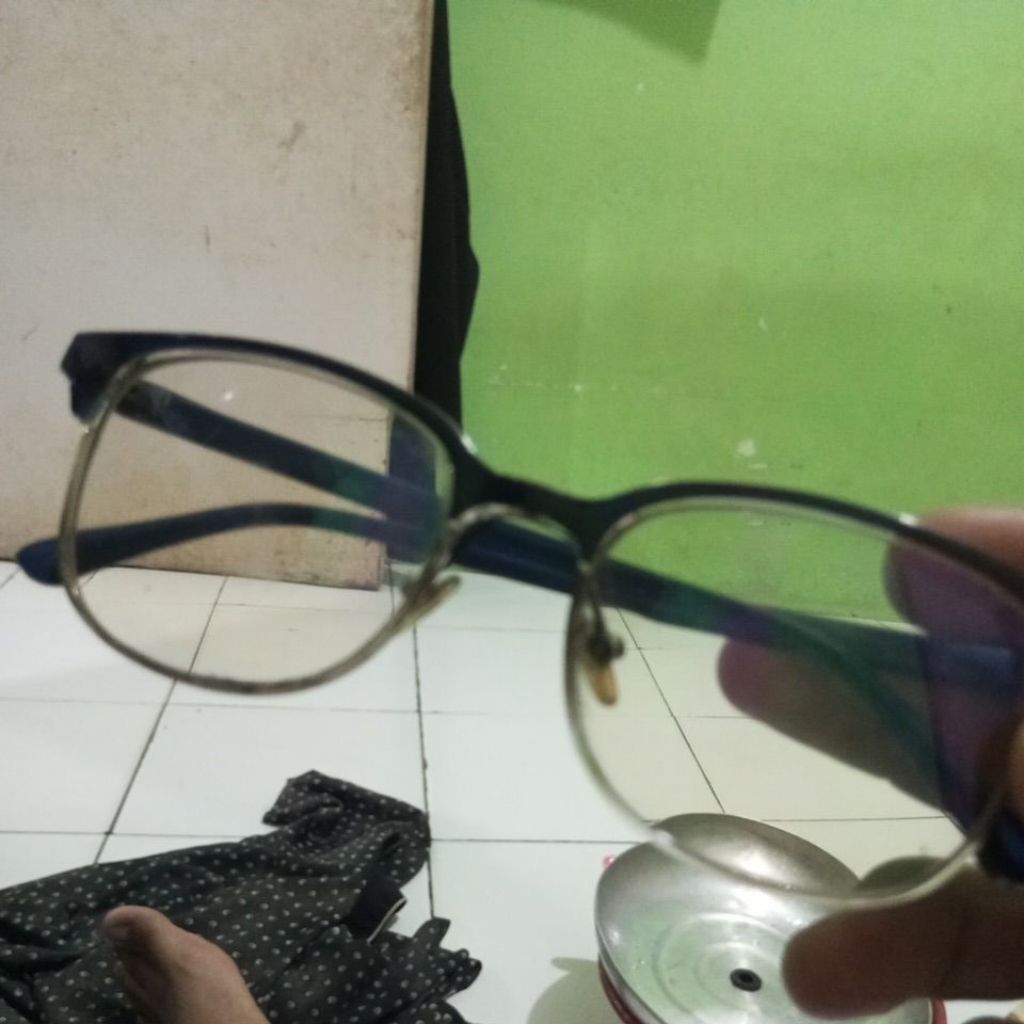 kacamata tembus pandang