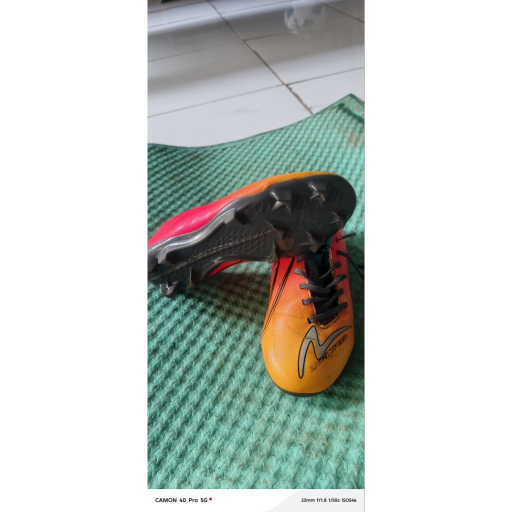 Sepatu bola anak specs original size 36