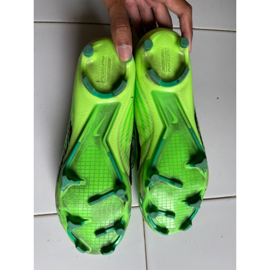 Sepatu Bola Nike
