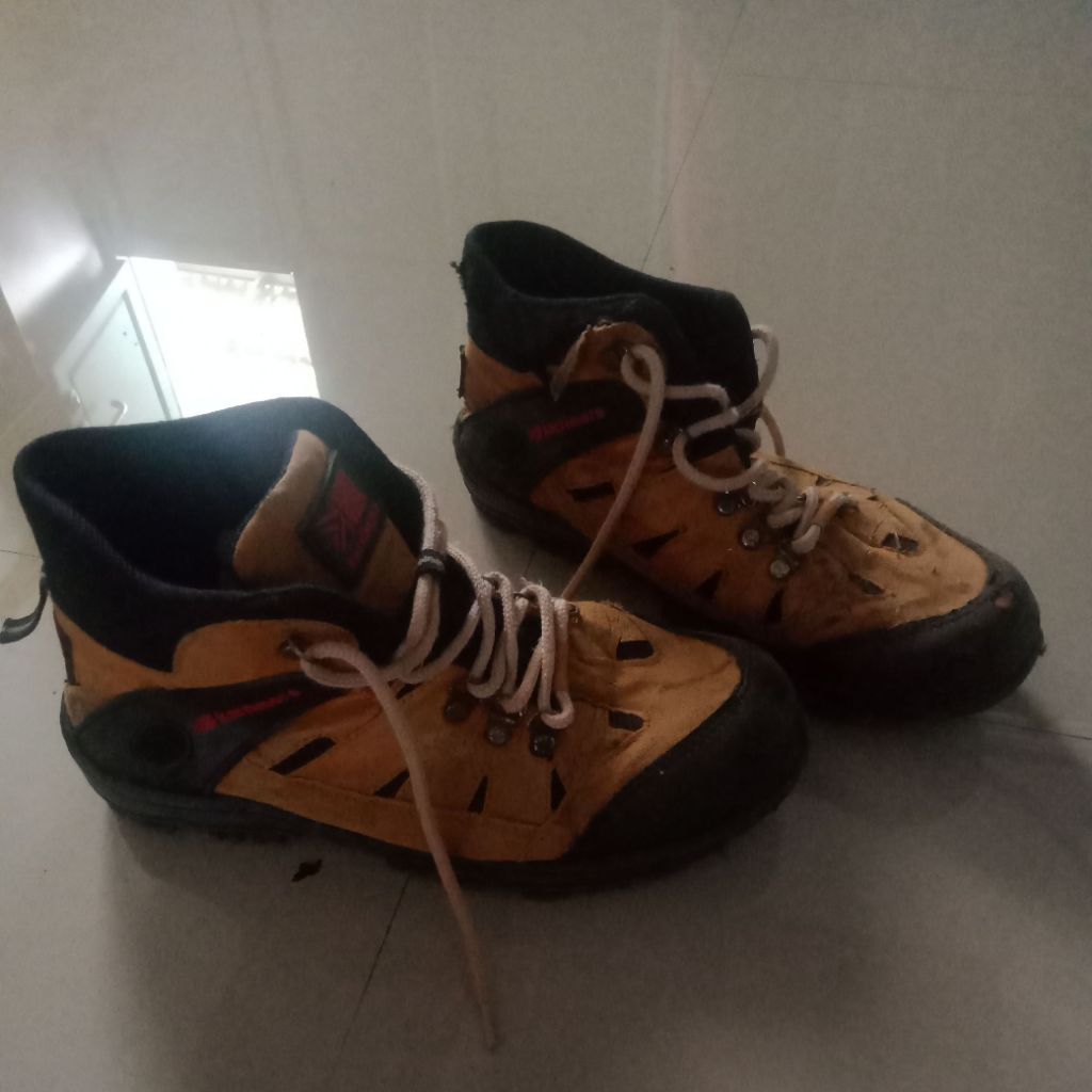 Sepatu Outdoor Gunung Karimor Second Size 40