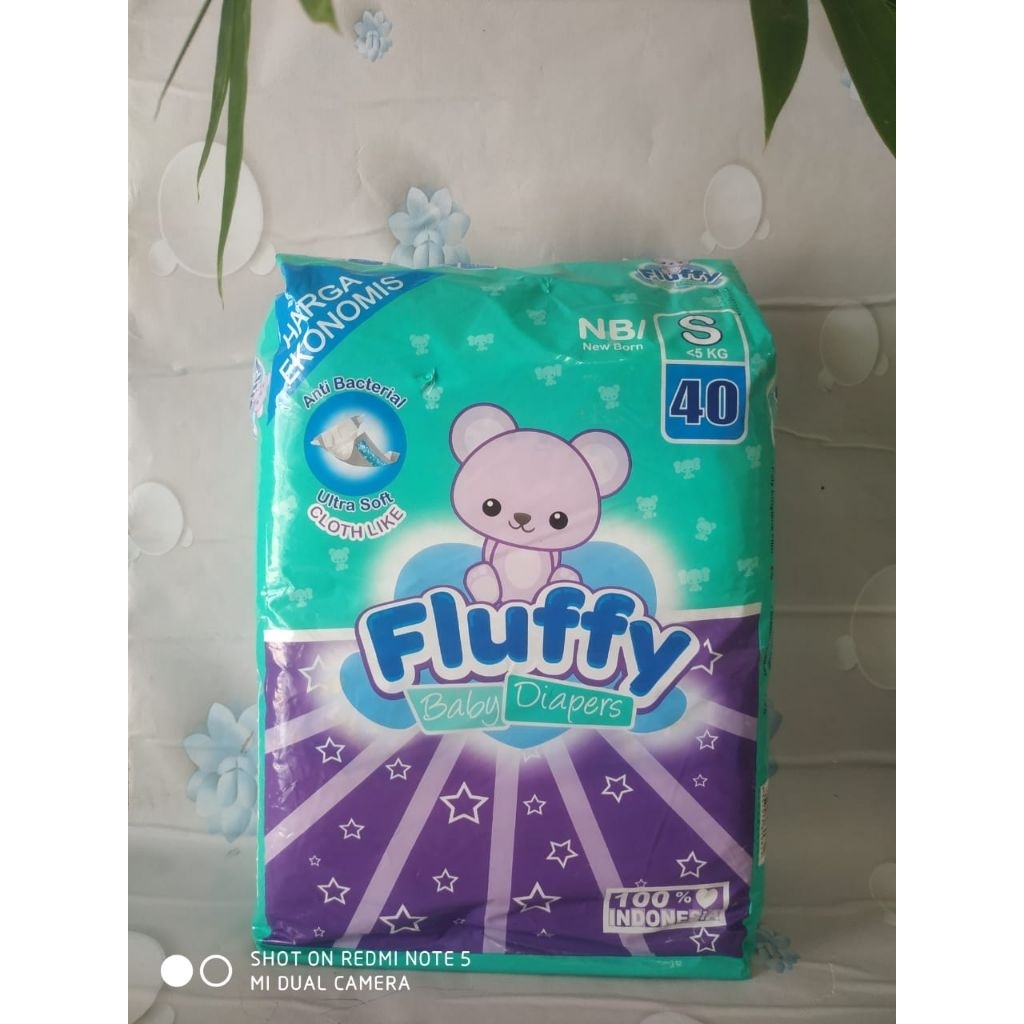 Pampers Fluffy Popok Bayi Tipe perekat  -Nb S40