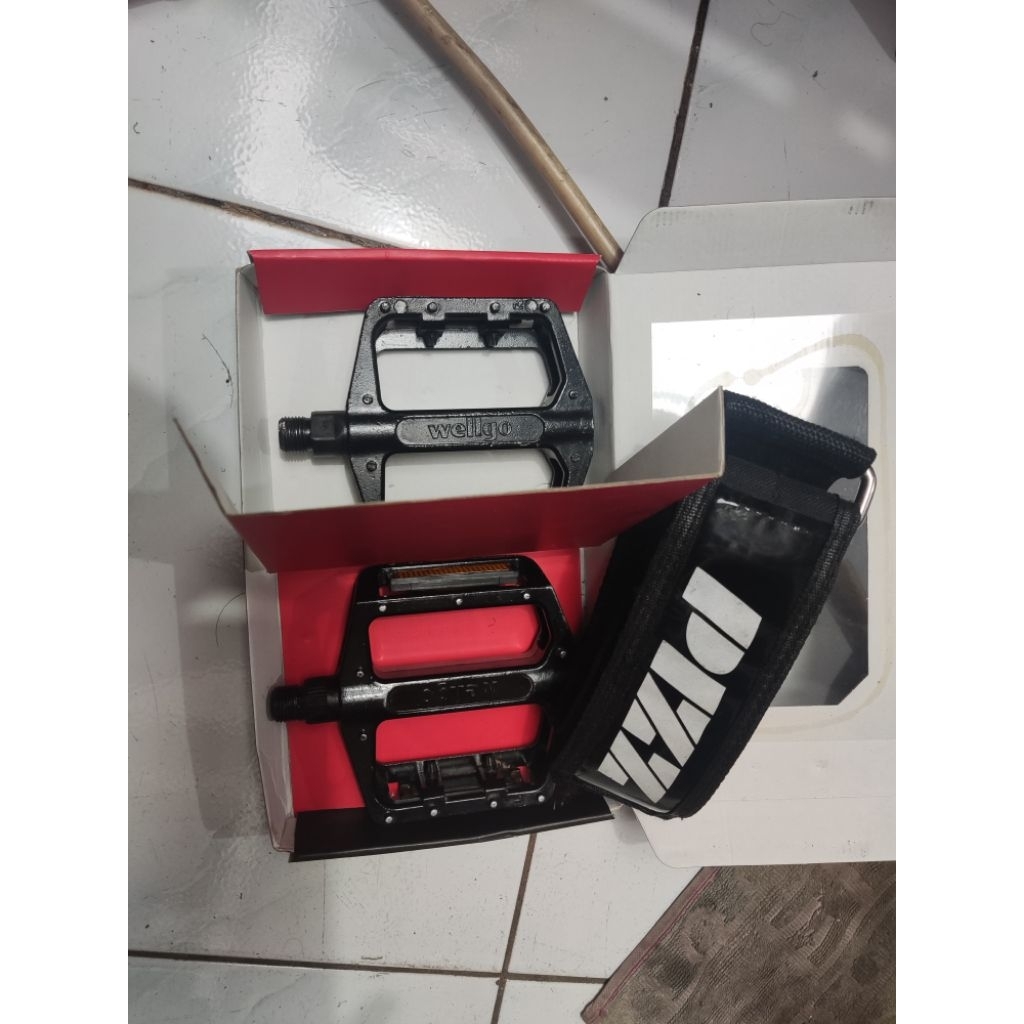 strap pizz (1pcs) + pedal wellgo pelor