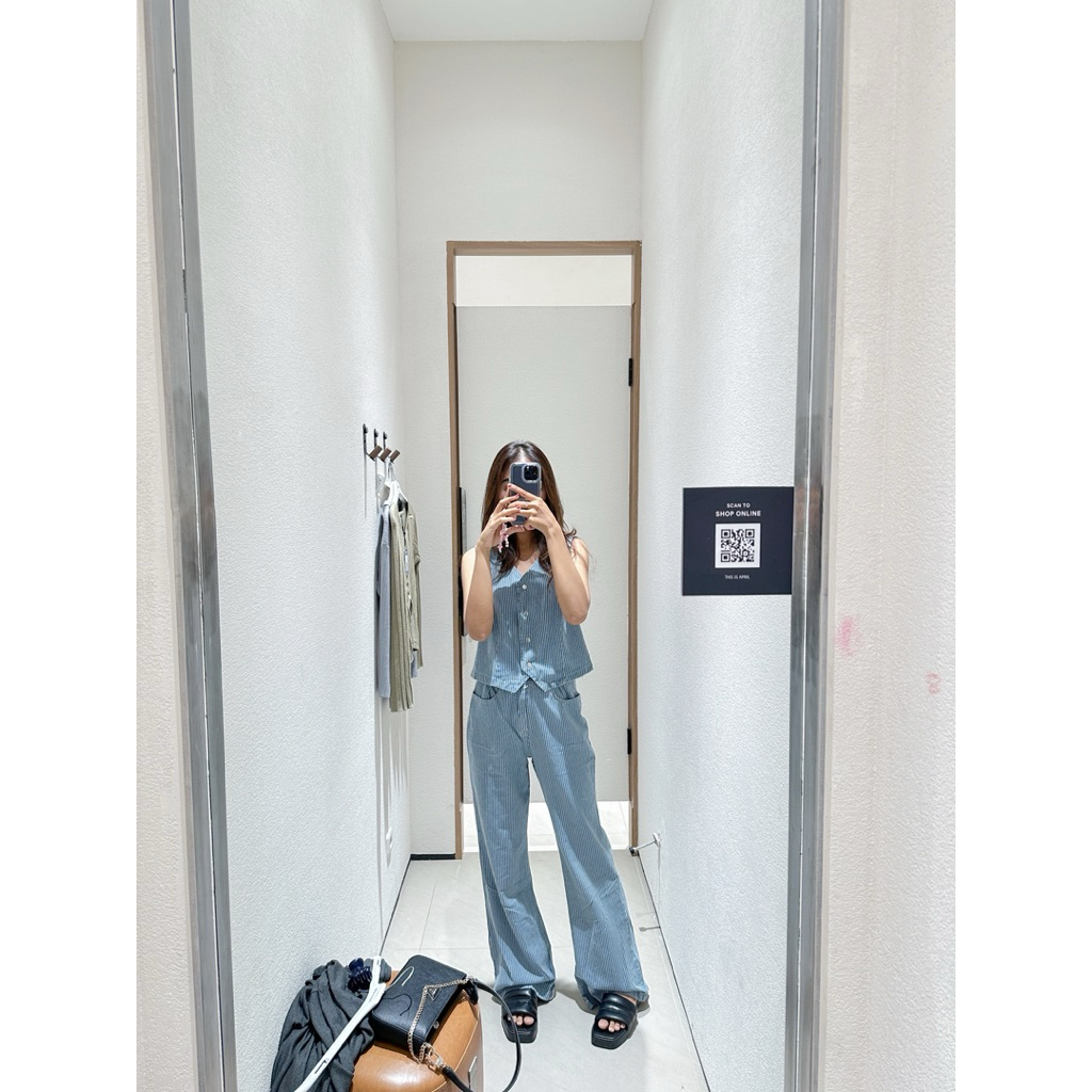 preloved jeans one set merk This Is April