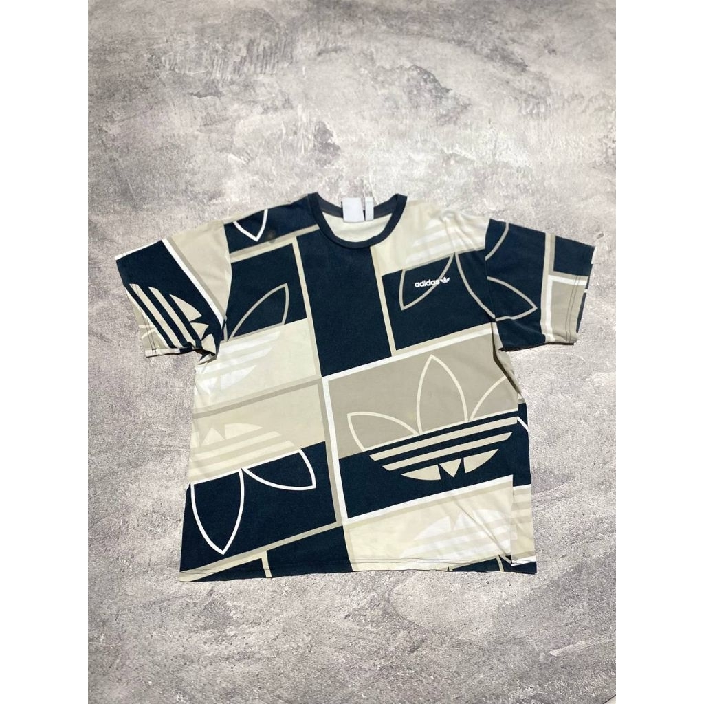 Kaos by adidas aop logo second