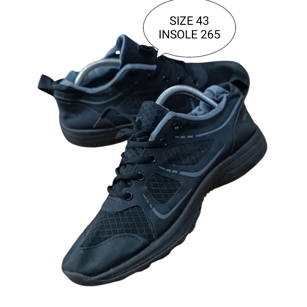 SEPATU SNEAKERS PRELOVED SIZE 43