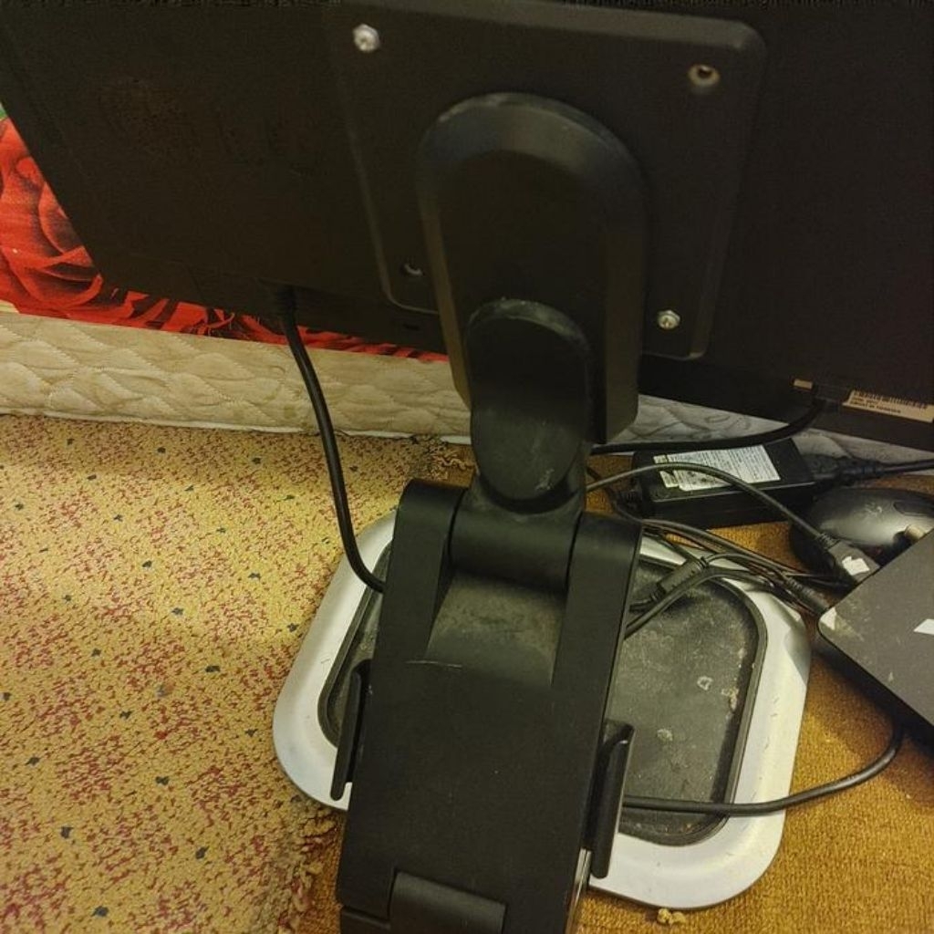 Kaki bawaan monitor HP support max 24 inch