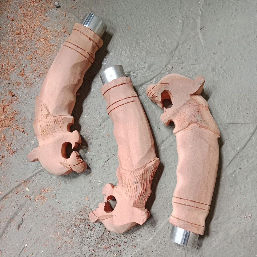 GAGANG  SIAP PASANG GOLOK KAYU RASAMALA NATURAL UKIRAN SINGA