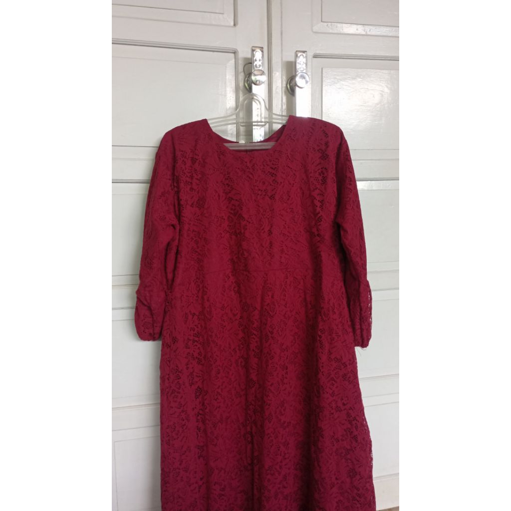 Preloved Gamis atau Dress Brukat Warna Merah Maroon