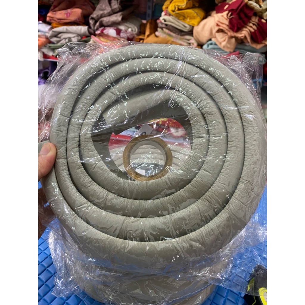 Busa pelindung sudut meja