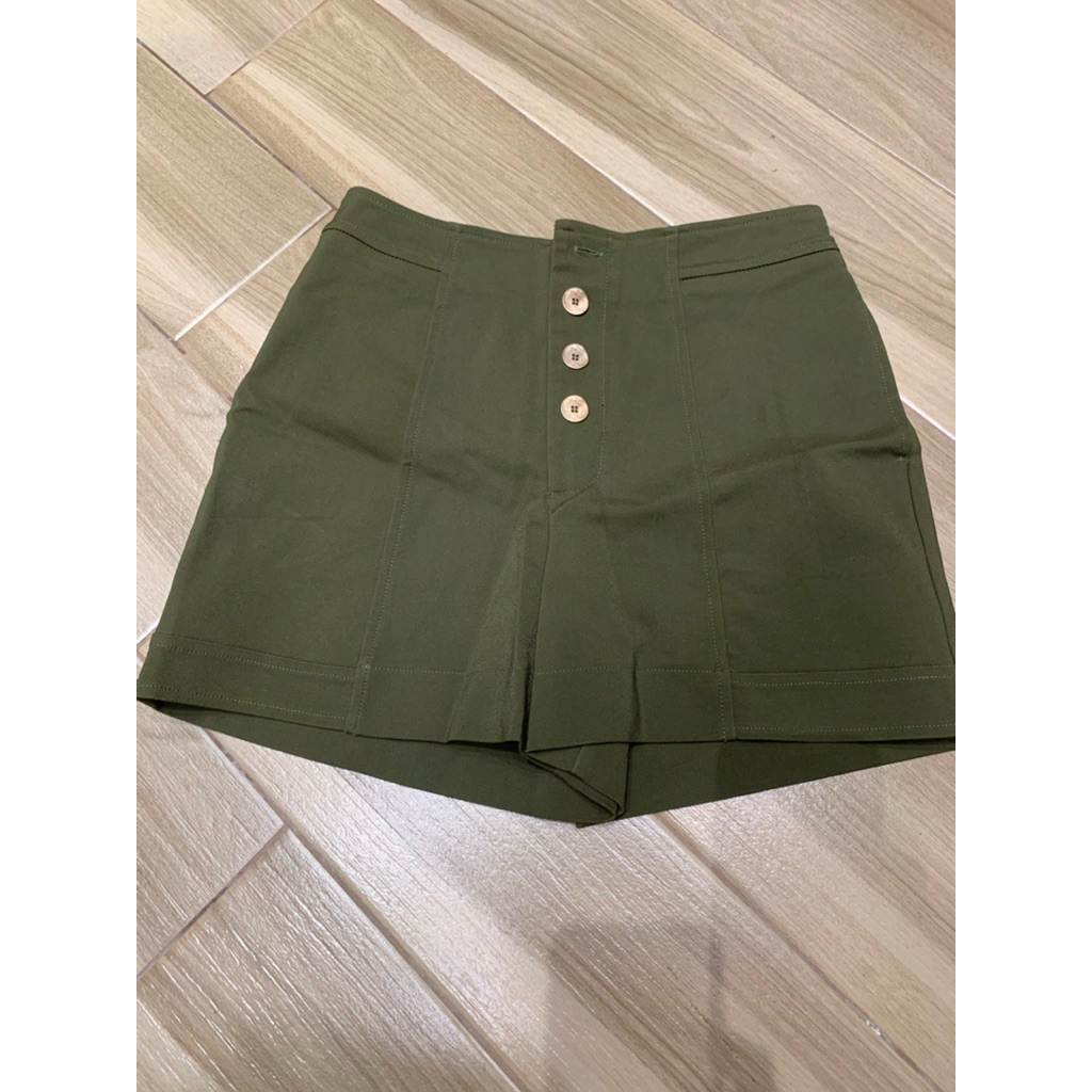 celana pendek moscato