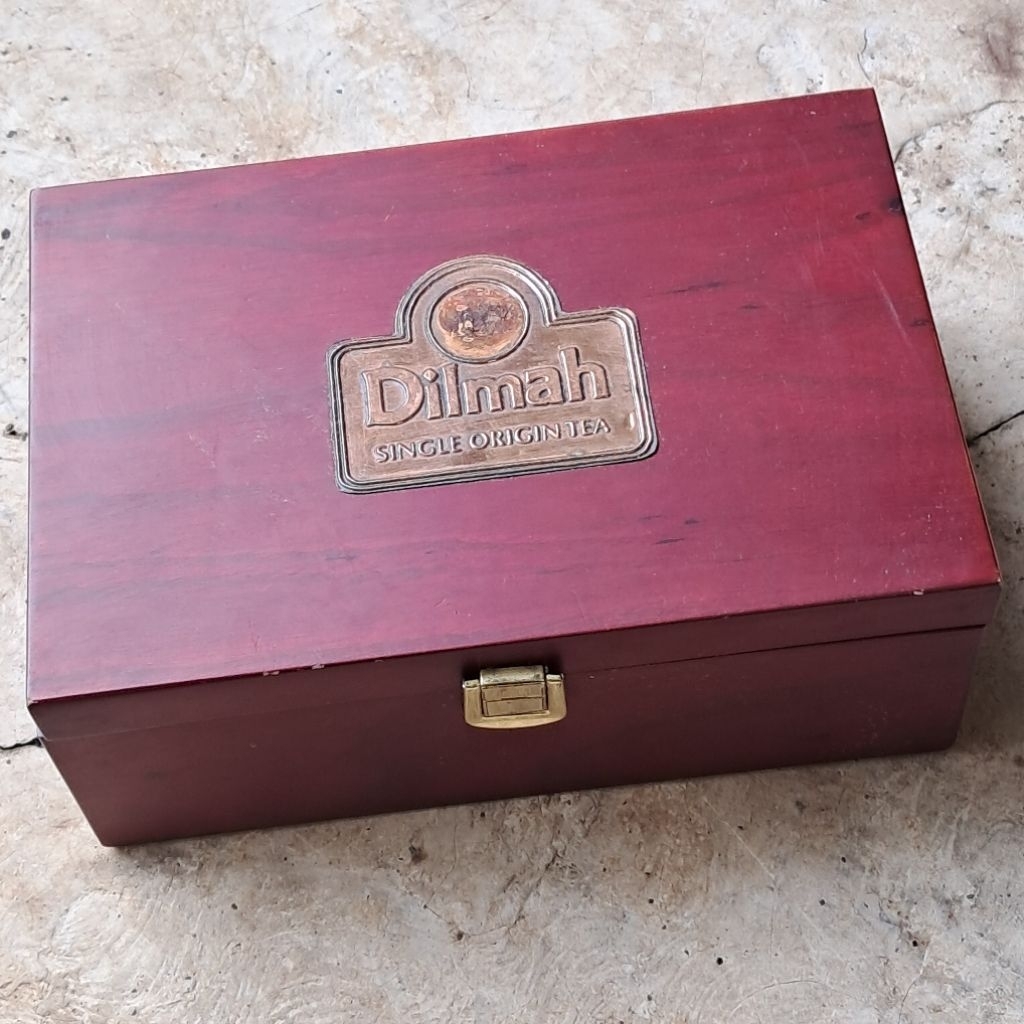 Kotak kayu original Teh Dilmah Dalam Beludru