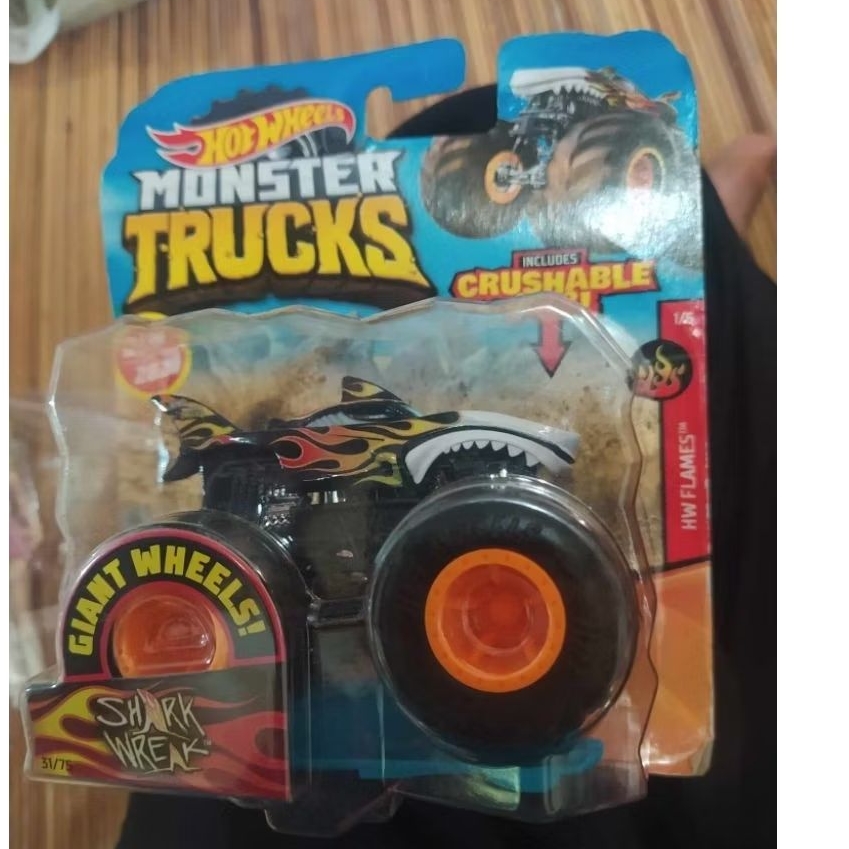 Hot Wheels Monster Truck Flame Shark Wreak