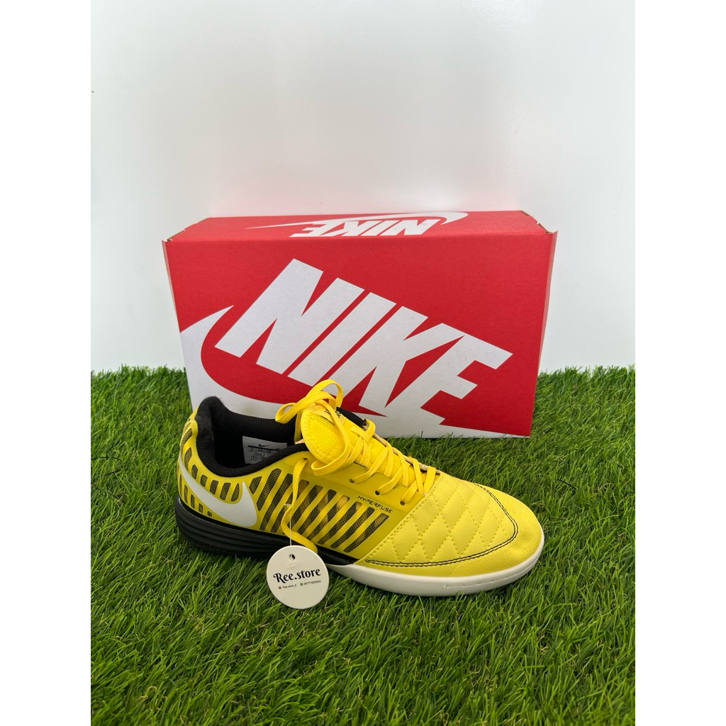 sepatu futsal Nike