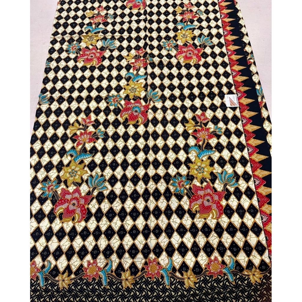 kain Batik Katun Premium Motif Kombinasi Bunga Hitam Putih