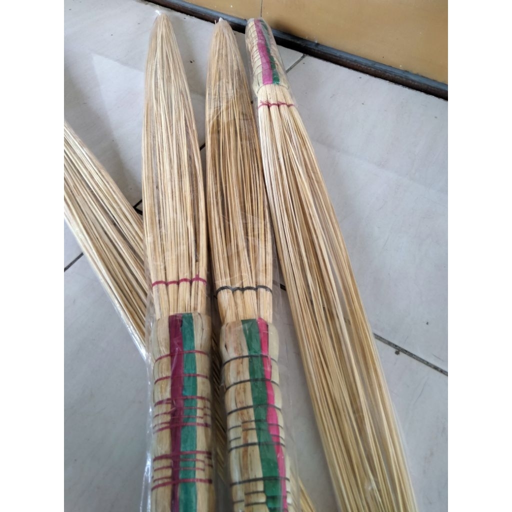 Sapu Penebah/Sapu lidi cantik/dari rotan/Sapu Penebah Kasur