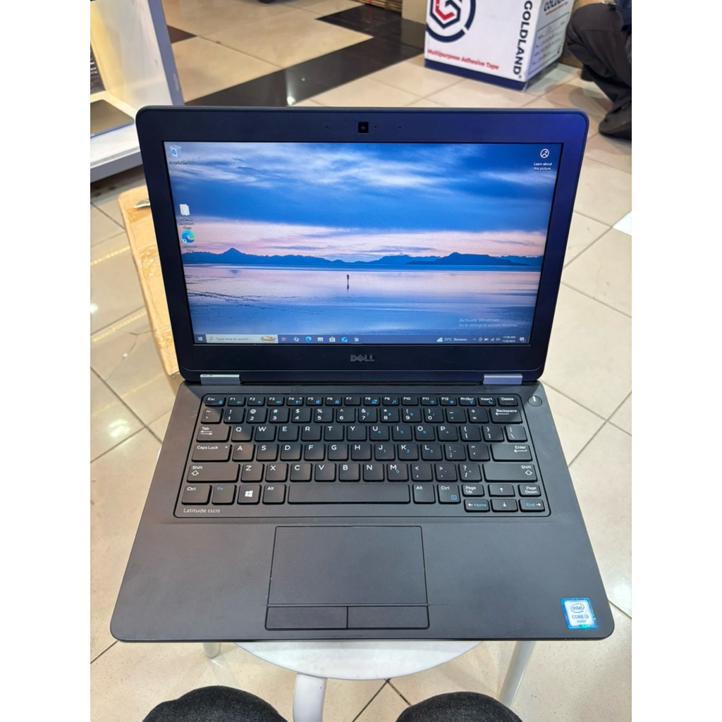Dell latitude E5270 core i3 gen 6 Ram 8gb ssd 256 gb second bergaransi original(mulus)