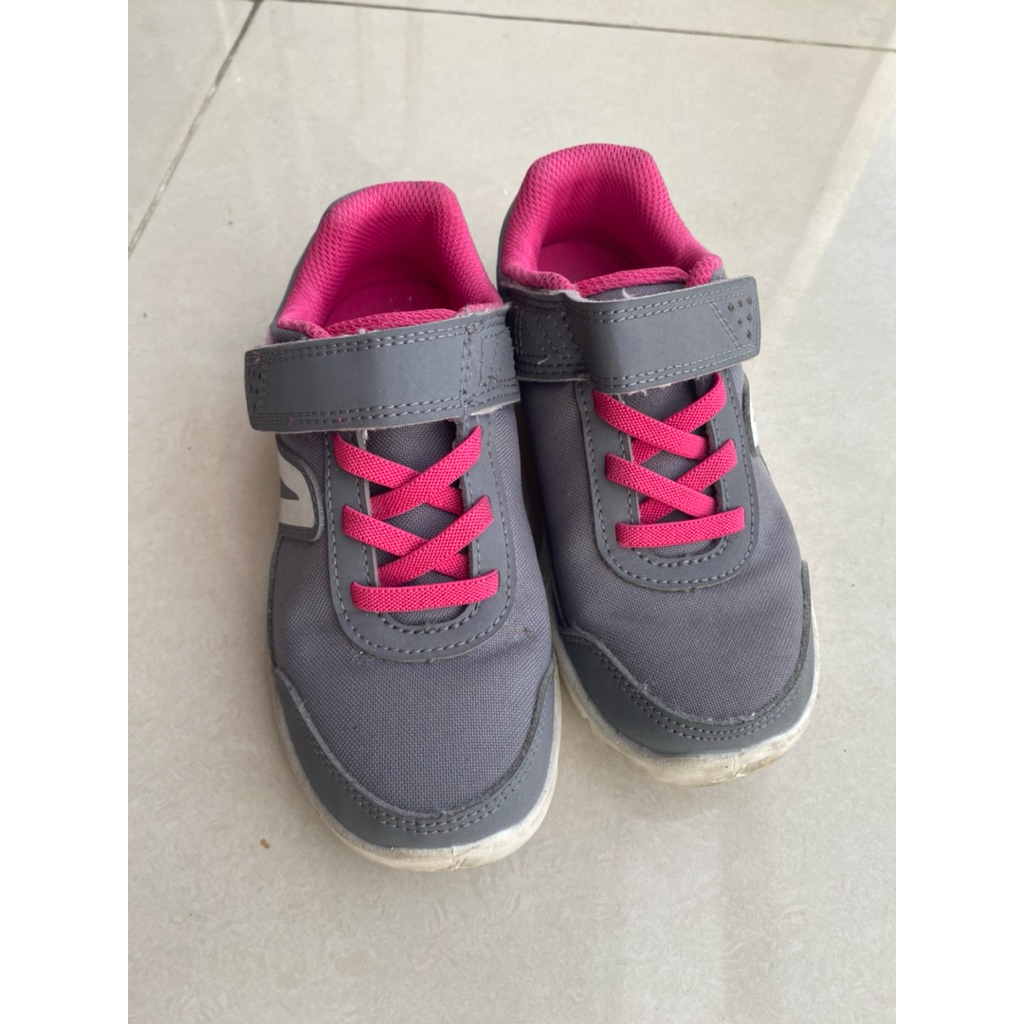 Preloved Sepatu Anak Decathlon