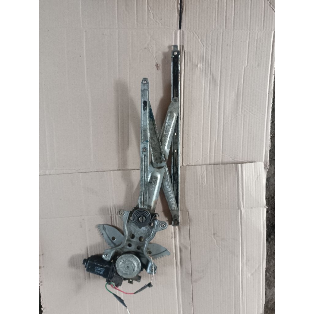 Power Window Depan (Kanan) Toyota Vios Gen 1