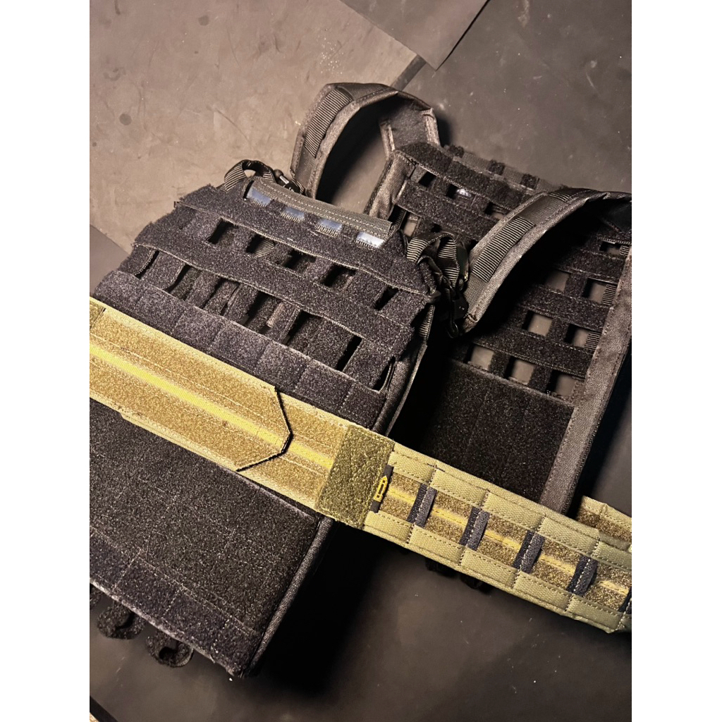 IDR Prison Plate Carier with quick release set in two tone black with Ranger Green cummerbund improv