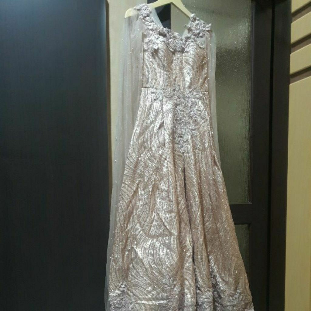 dress pesta warna rosegold berat 2.5 kg , prelove gaun pesta