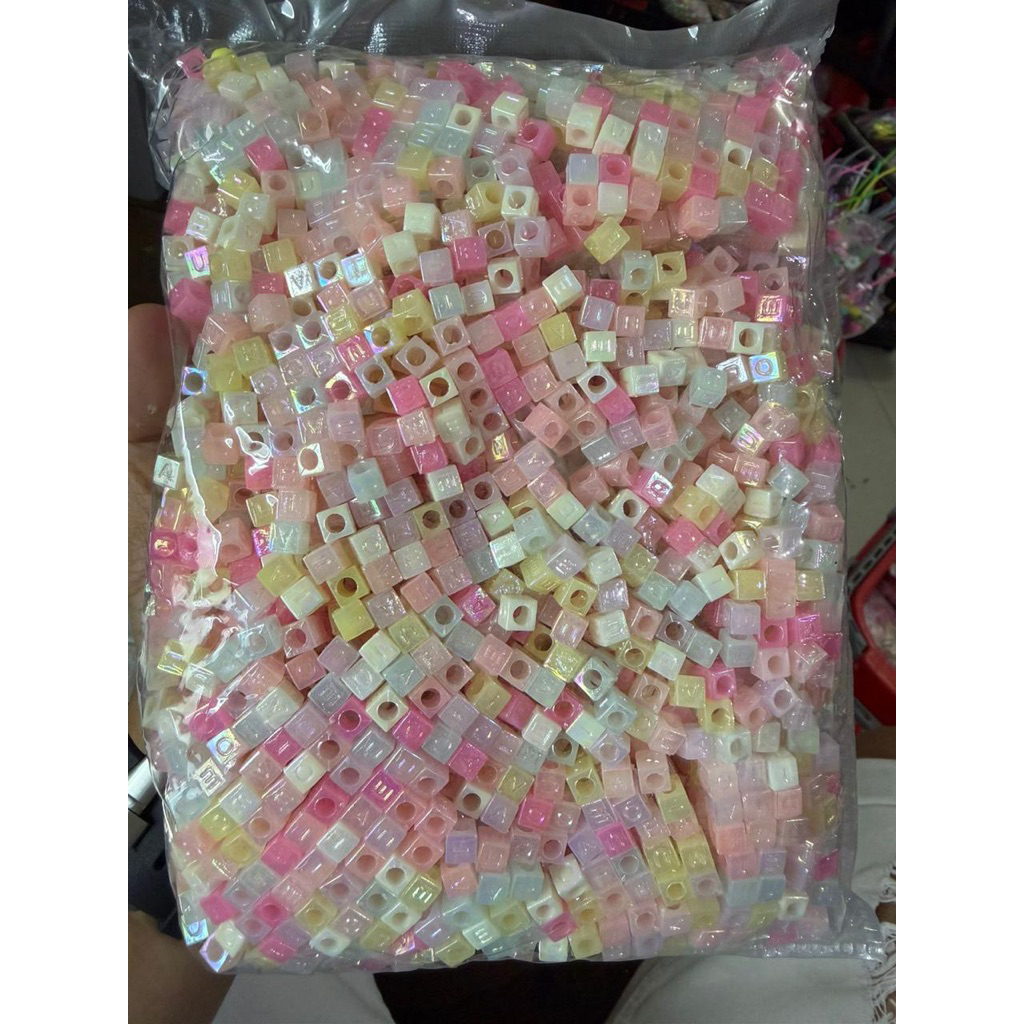 manik HURUF KOTAK aiueo vokal 6mm lubang besar JELLY GLOSSY AB mix warna