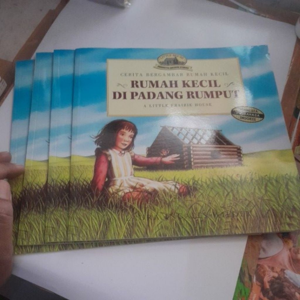 BUKU CERITA ANAK BERGAMBAR RUMAH KECIL/RUMAH KECIL DI PADANG RUMPUT BY LAURA INGALLS WILDER
