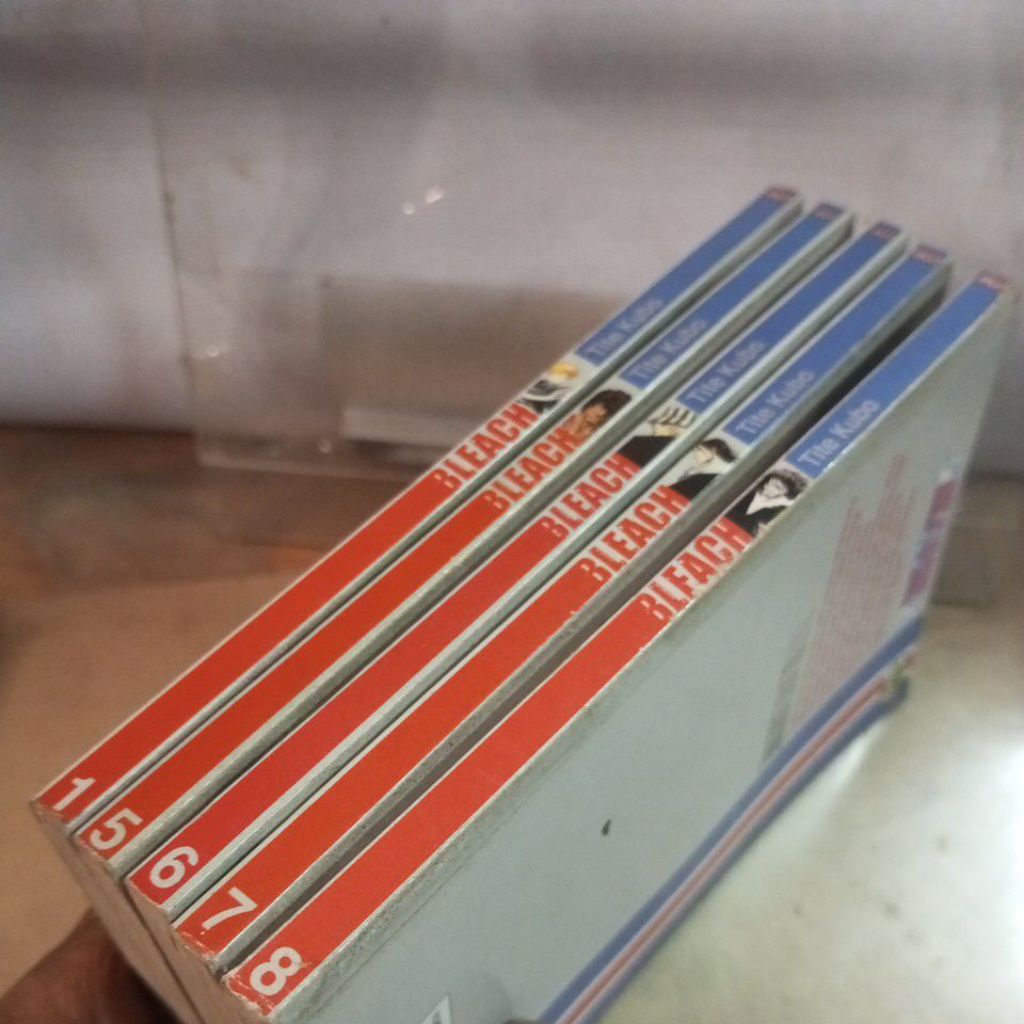 komik cabutan ,bleach nomor 1.5.6.7.8 .