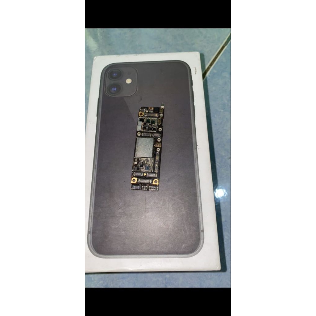 Mesin iphone 11 64GB restart