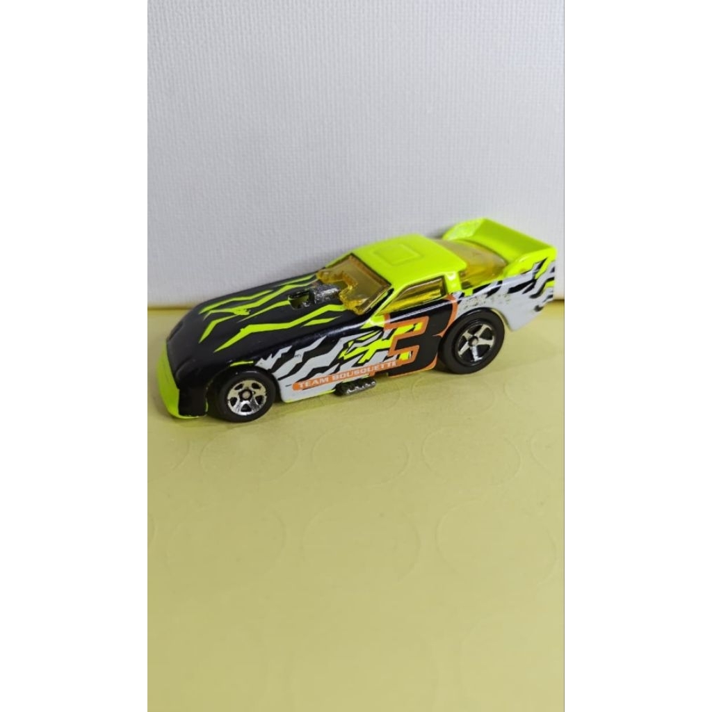 Hot Wheels Funny Car Mega Grapich