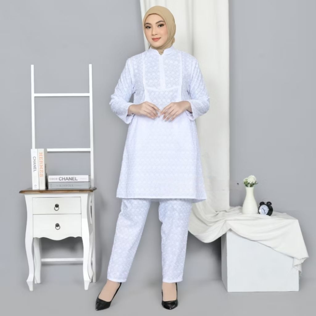 SETELAN BAJU IHROM WANITA UNTUK HAJI DAN UMROH (KATUN BORDIR)