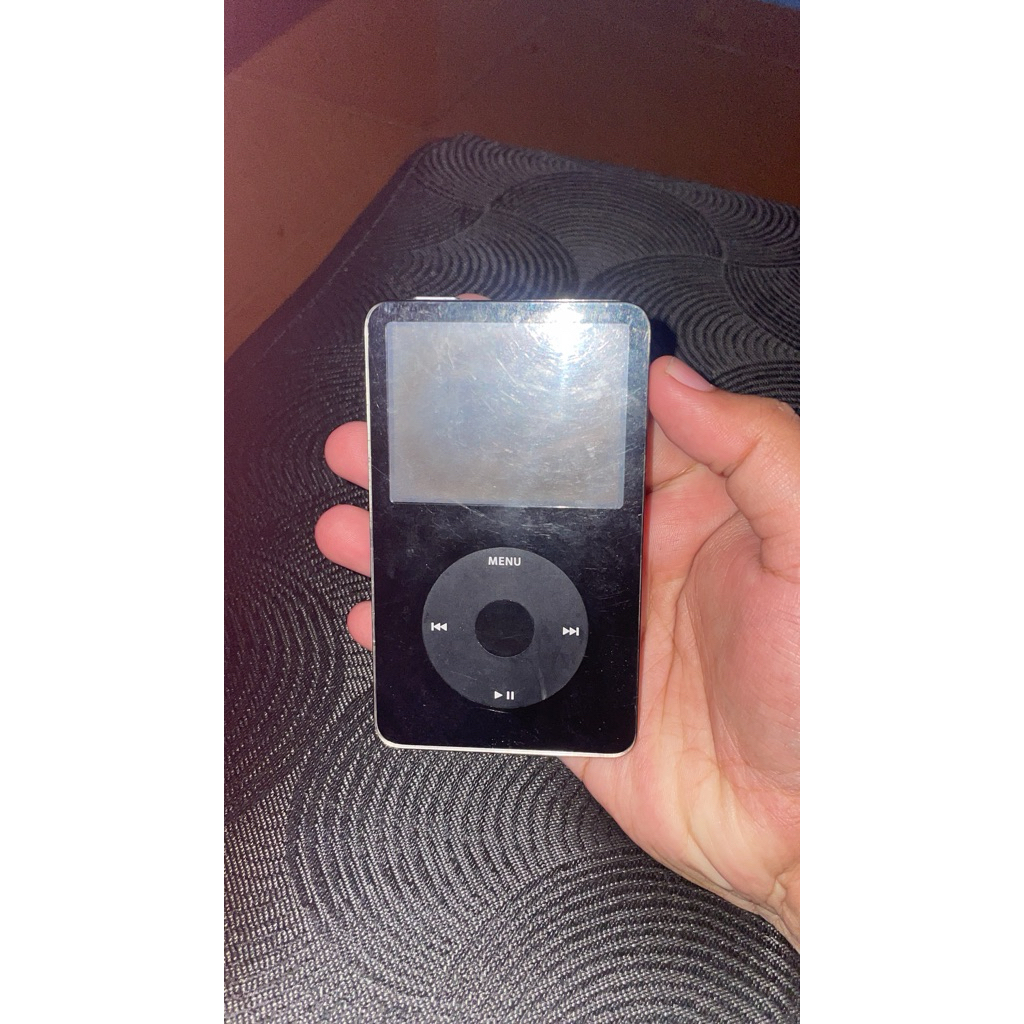 [PRELOVED] iPod Classic 5th gen 60gb incl. charger