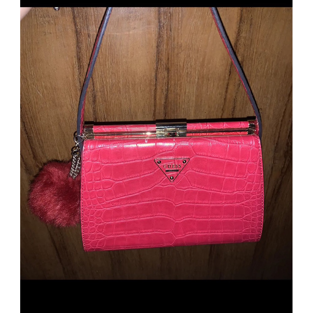 Tas Wanita  merk GUESS