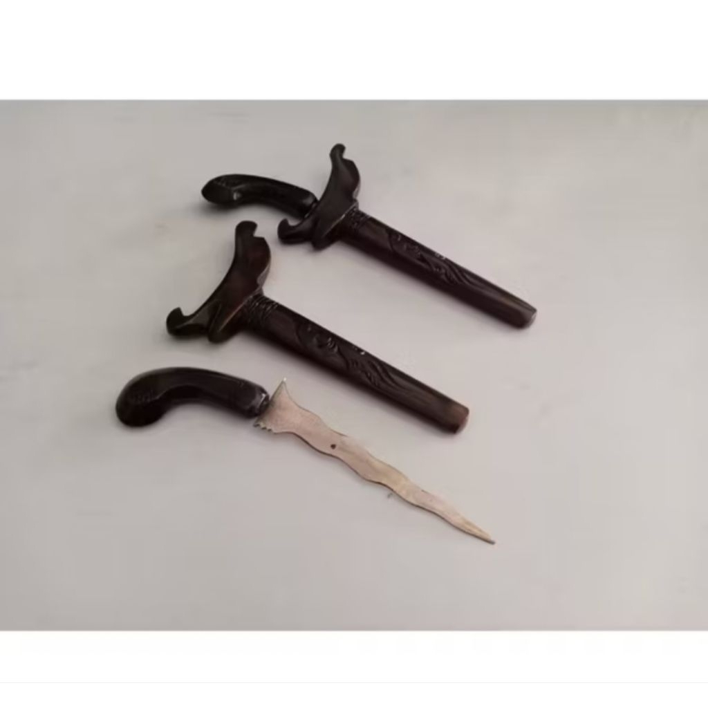Keris Kuningan Mini Lapadz Kecil Ukiran Kayu