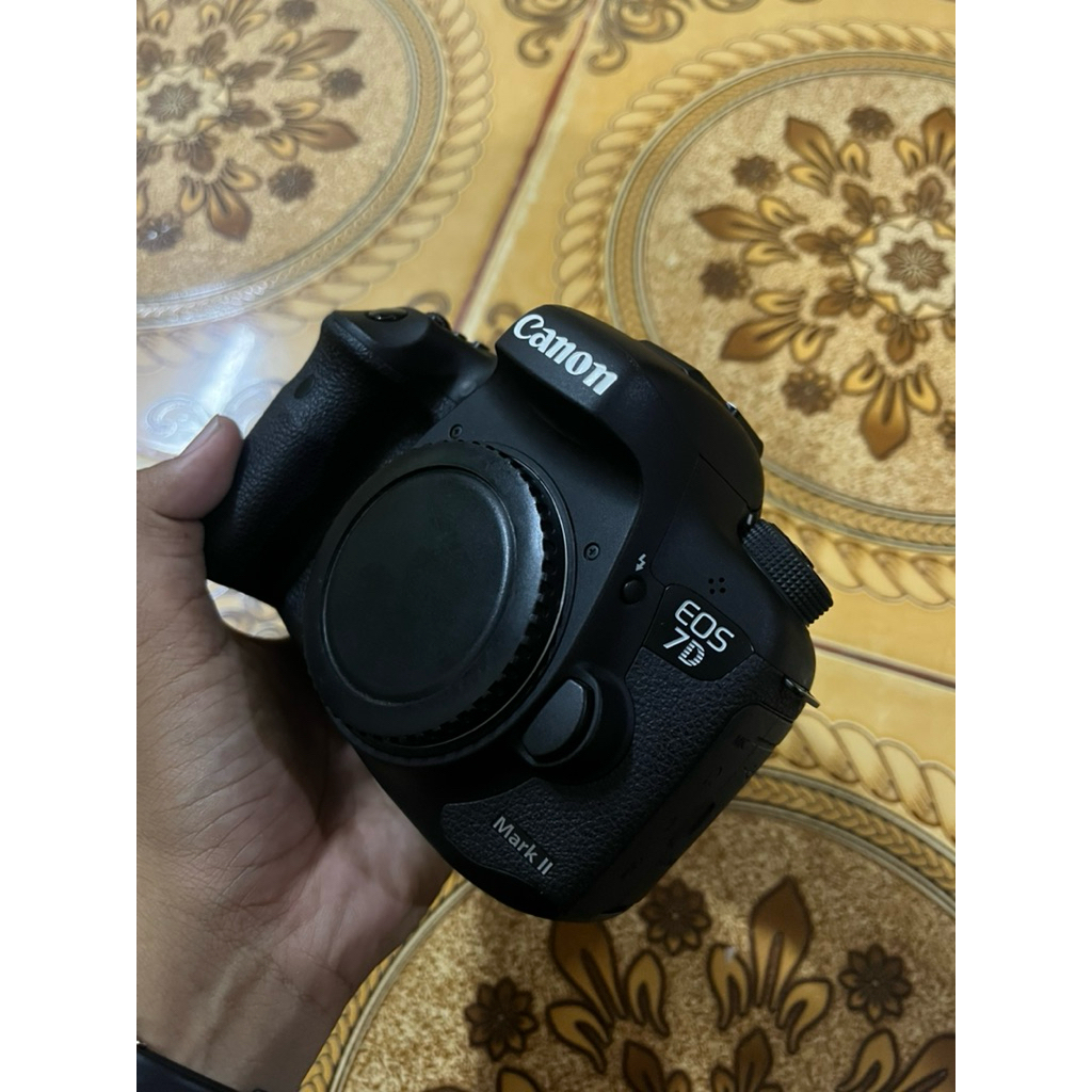 Canon 7D Mark II CANON 7D MARK II LIKE NEW Body Only Second Grade A
