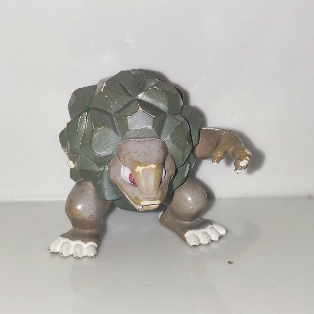 Figure Pokemon Tomy Golem (minus tangan)