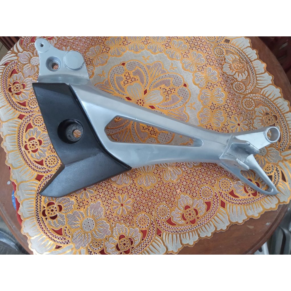 Power footstep pijakan kaki Belakang sebelah kanan Supra x 125 new