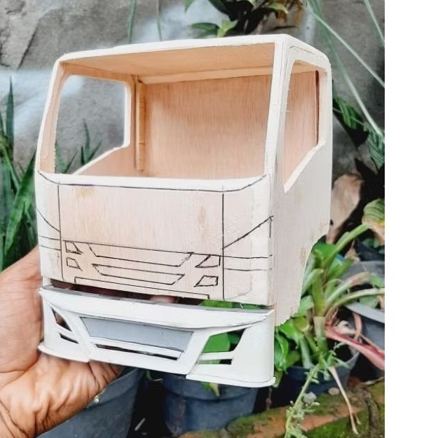 KABIN GIGA MINIATUR MENTAHAN  SKALA 12