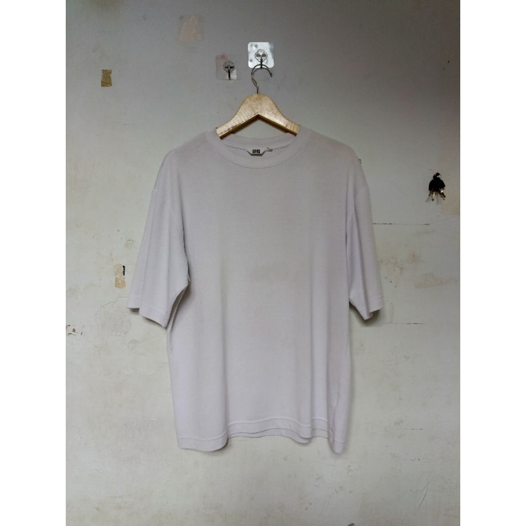 kaos oversize UNIQLO